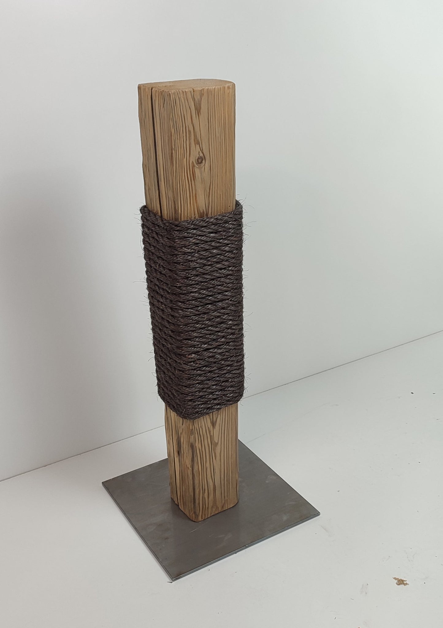 Kratzsäule, Kratzbaum aus Altholz
