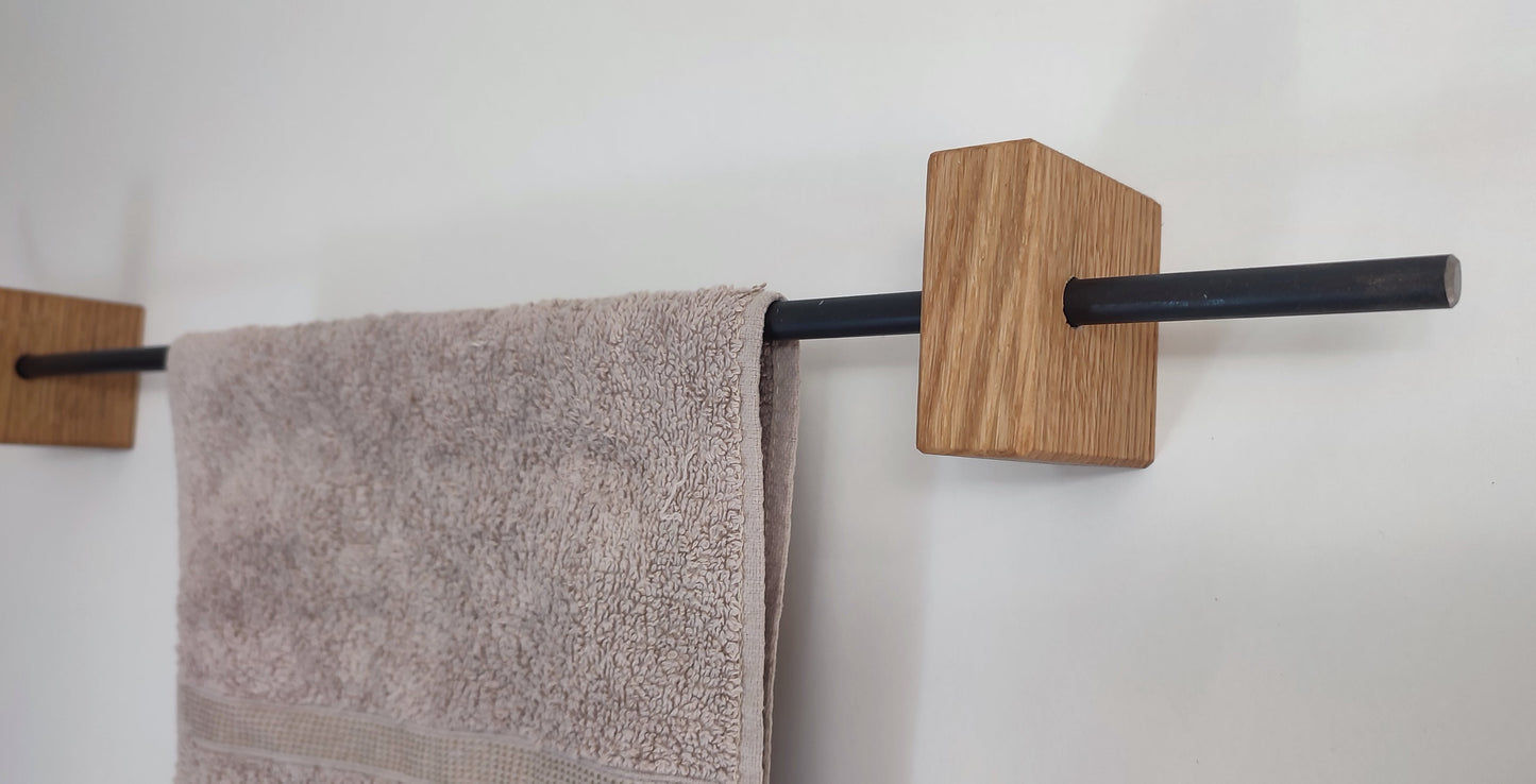 Handtuchhalter aus Eichenholz und Stahl