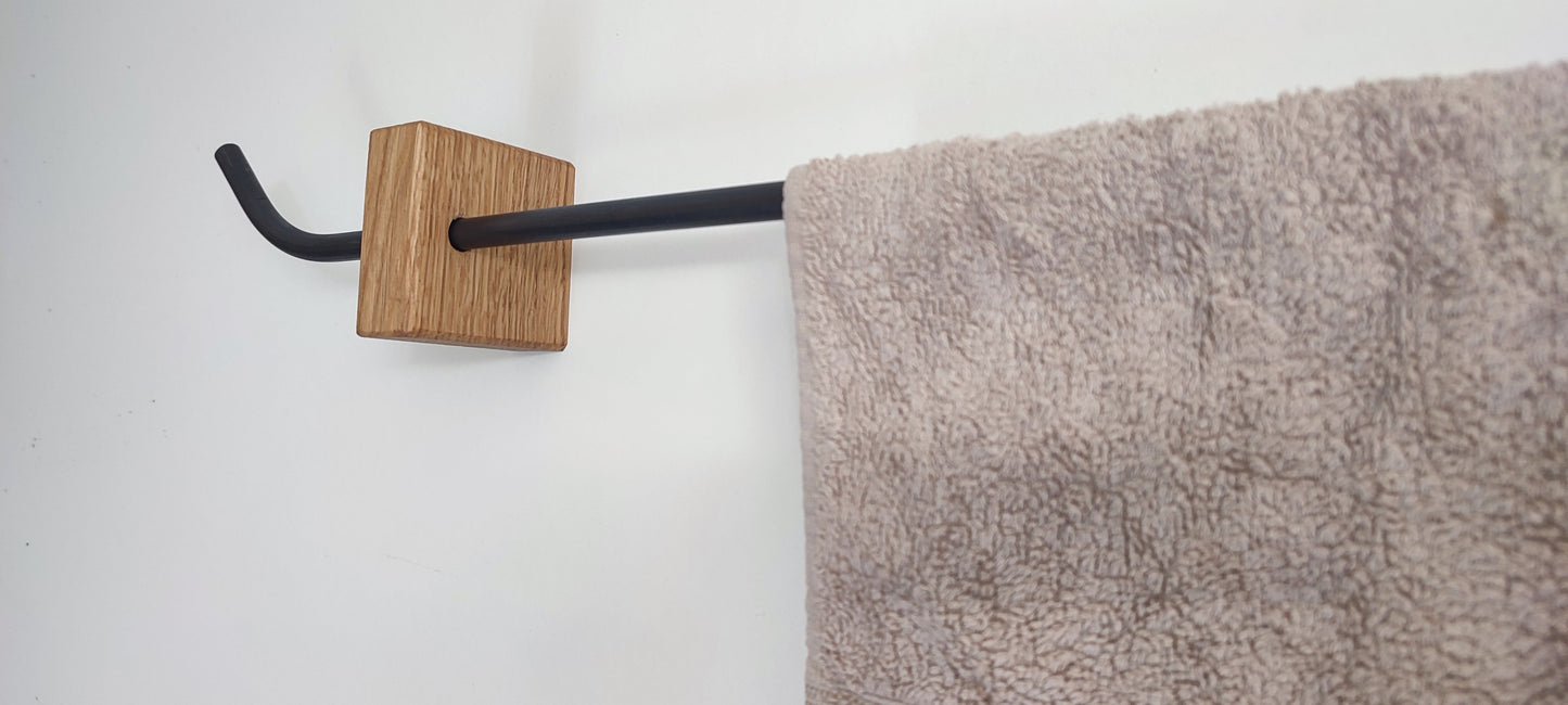 Handtuchhalter aus Eichenholz und Stahl