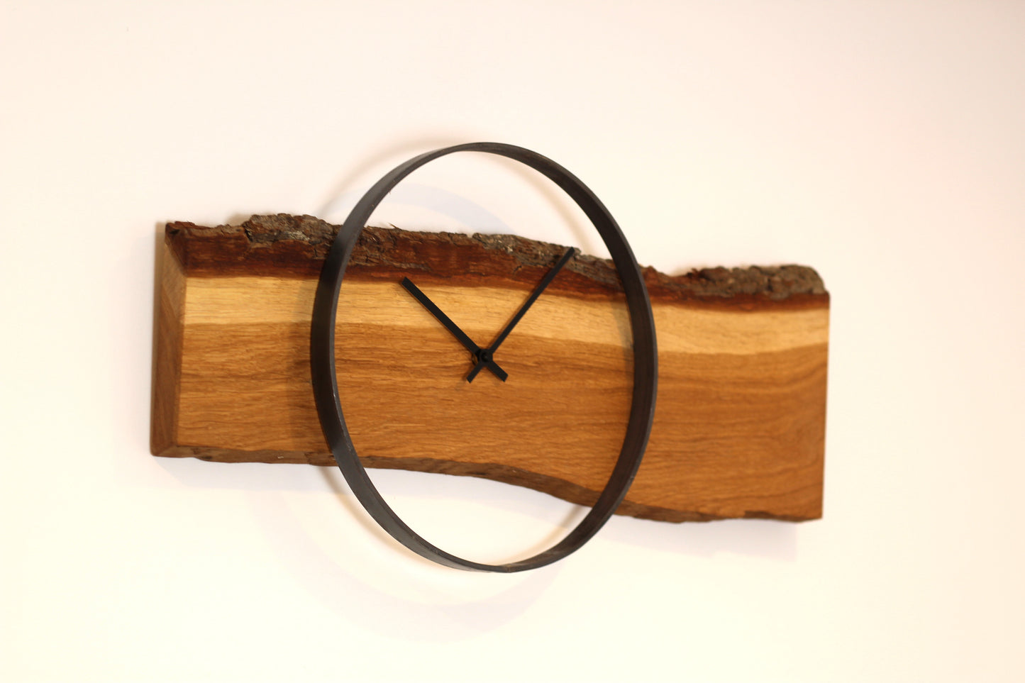 Wanduhr aus Holz