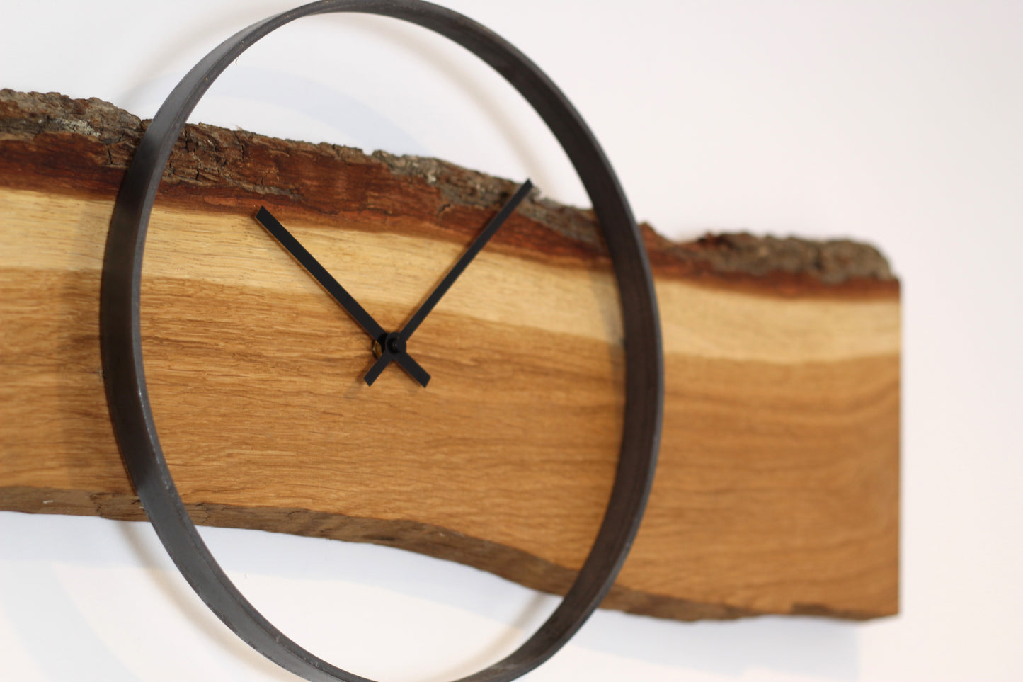 Wanduhr aus Holz