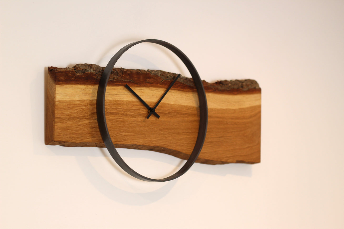 Wanduhr aus Holz