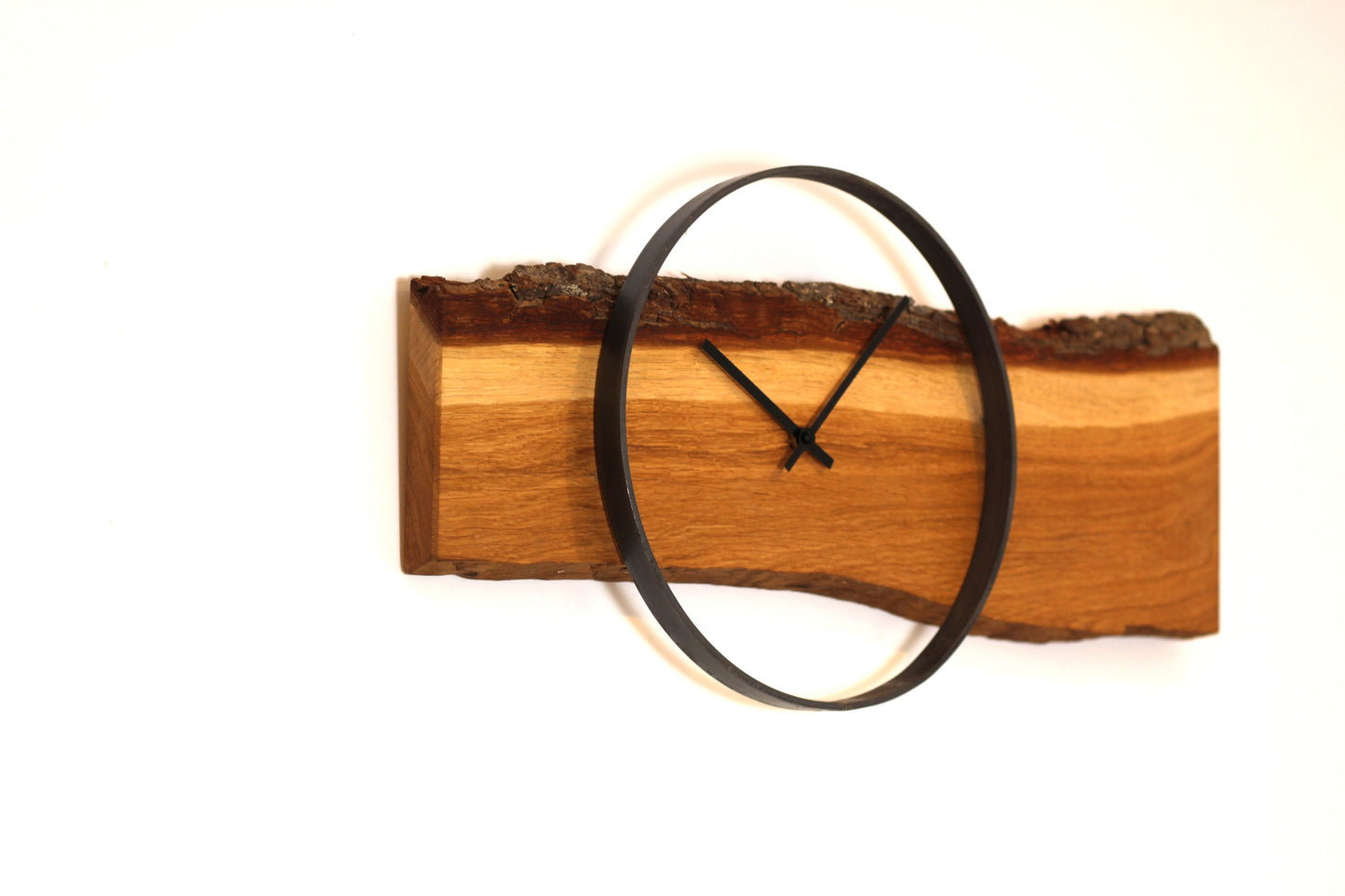 Wanduhr aus Holz