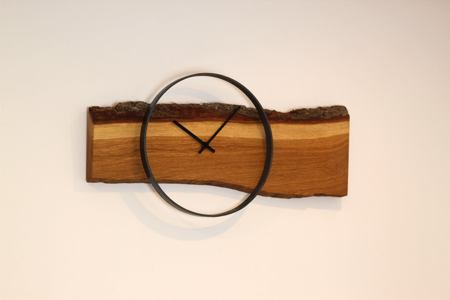 Wanduhr aus Holz