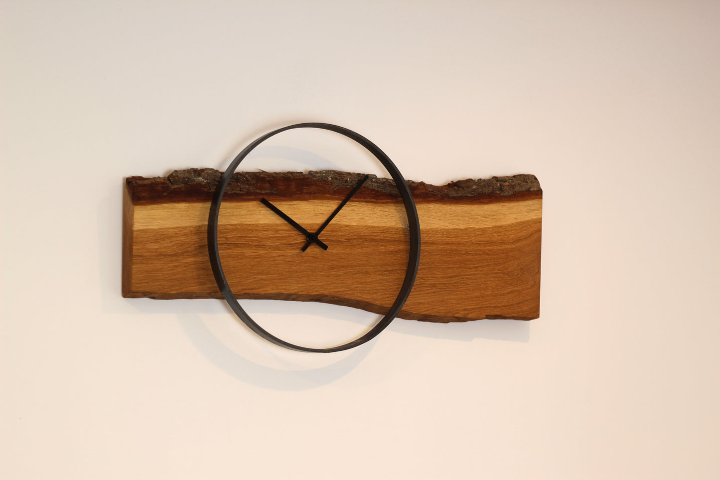 Wanduhr aus Holz