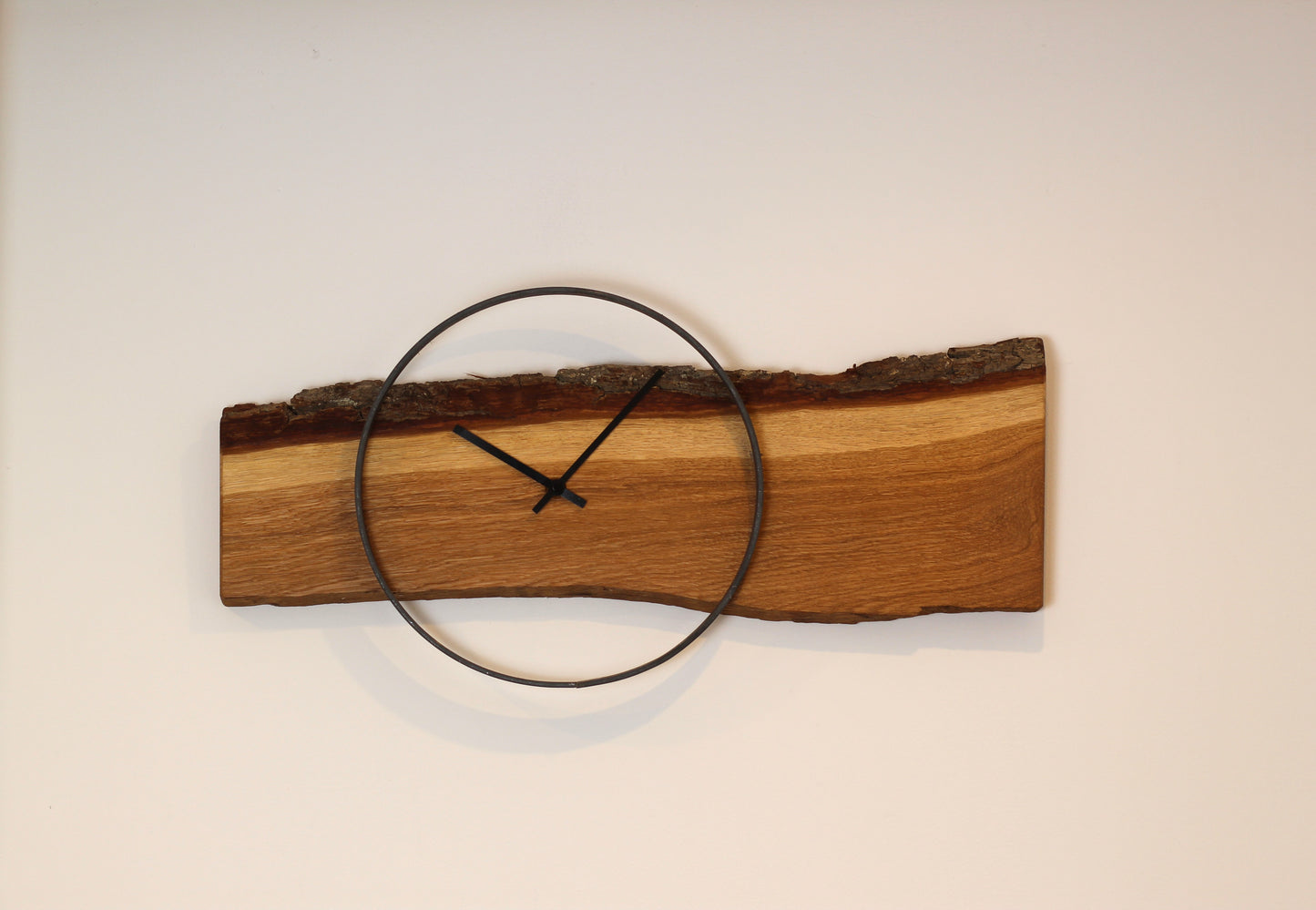 Wanduhr aus Holz