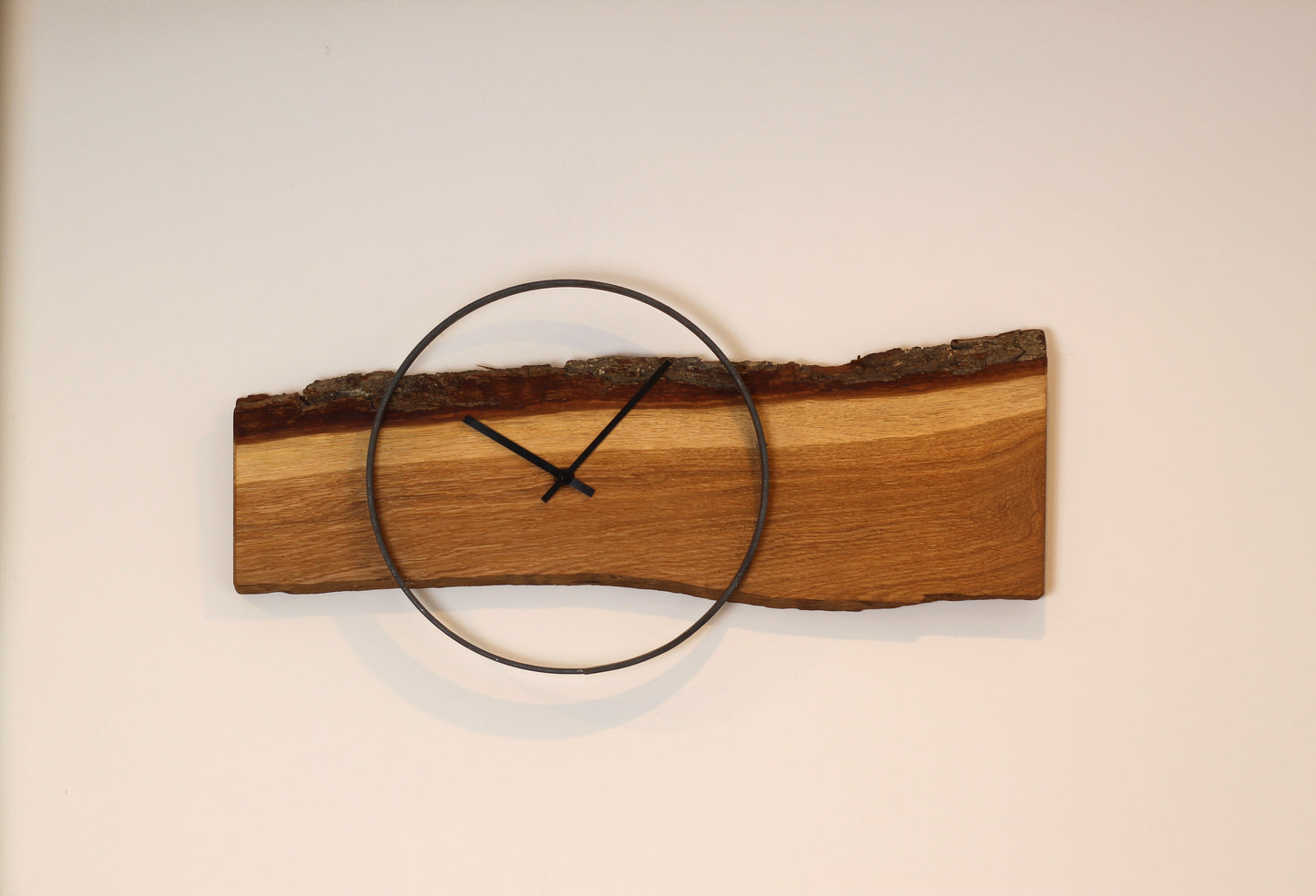 Wanduhr aus Holz