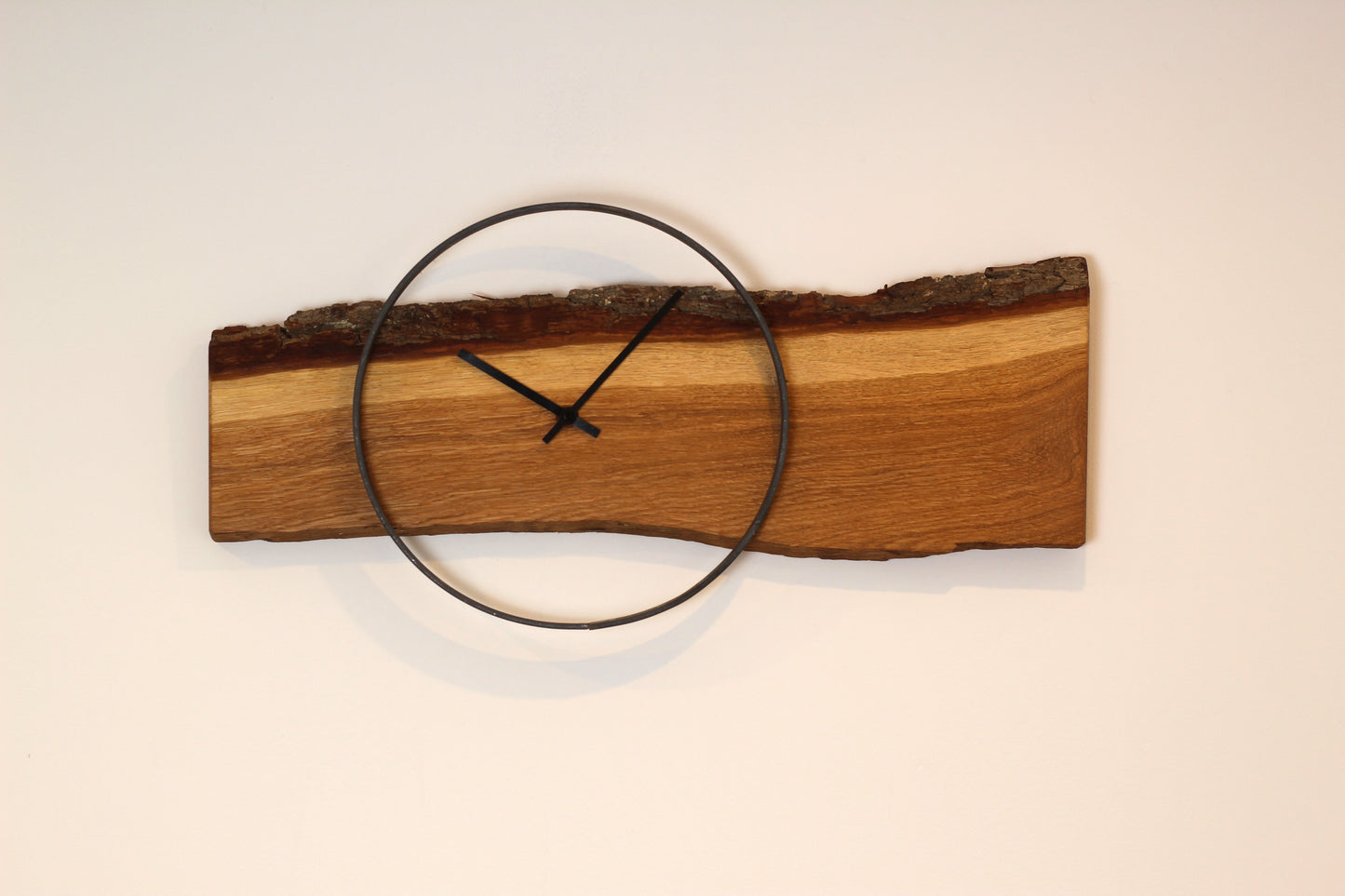Wanduhr aus Holz