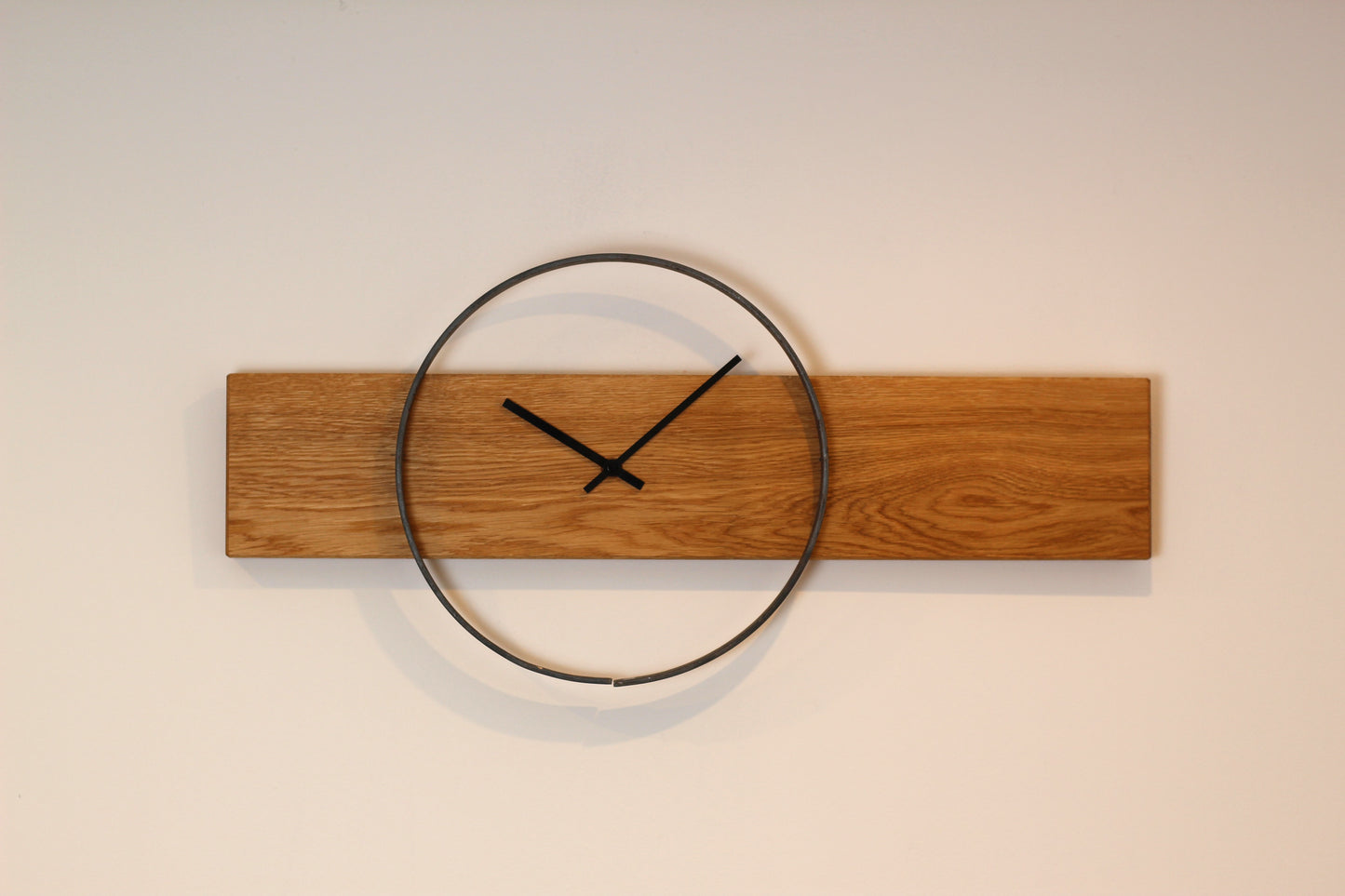 Wanduhr aus Holz