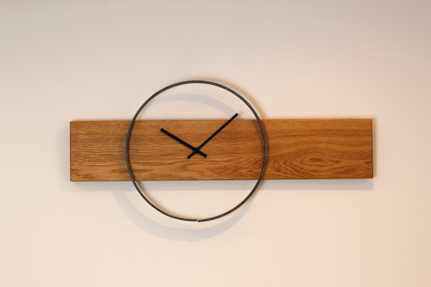 Wanduhr aus Holz