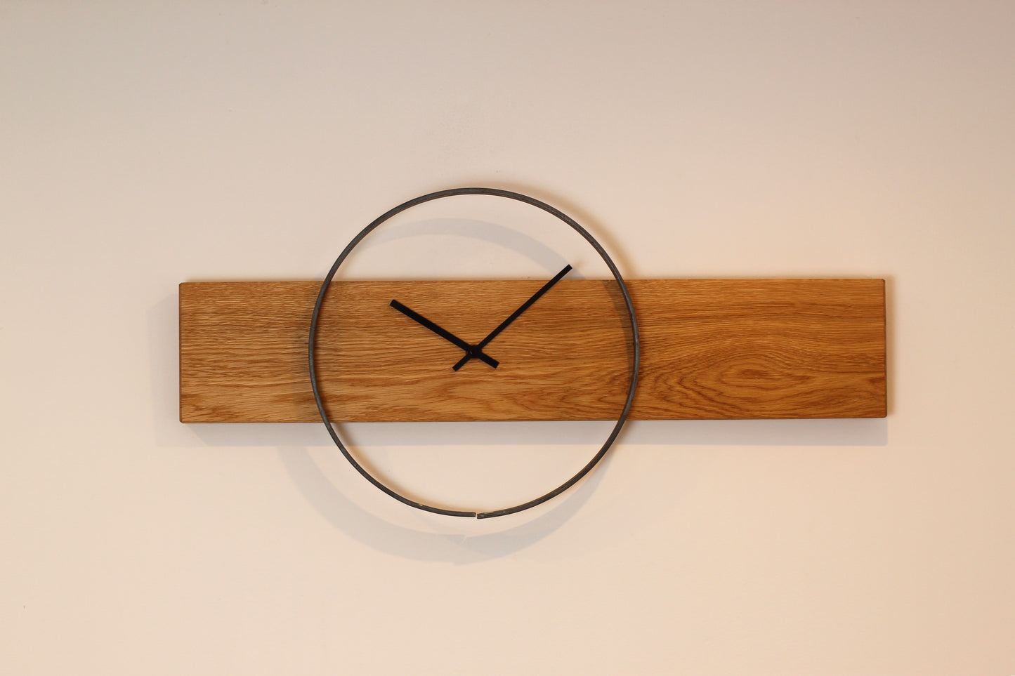 Wanduhr aus Holz