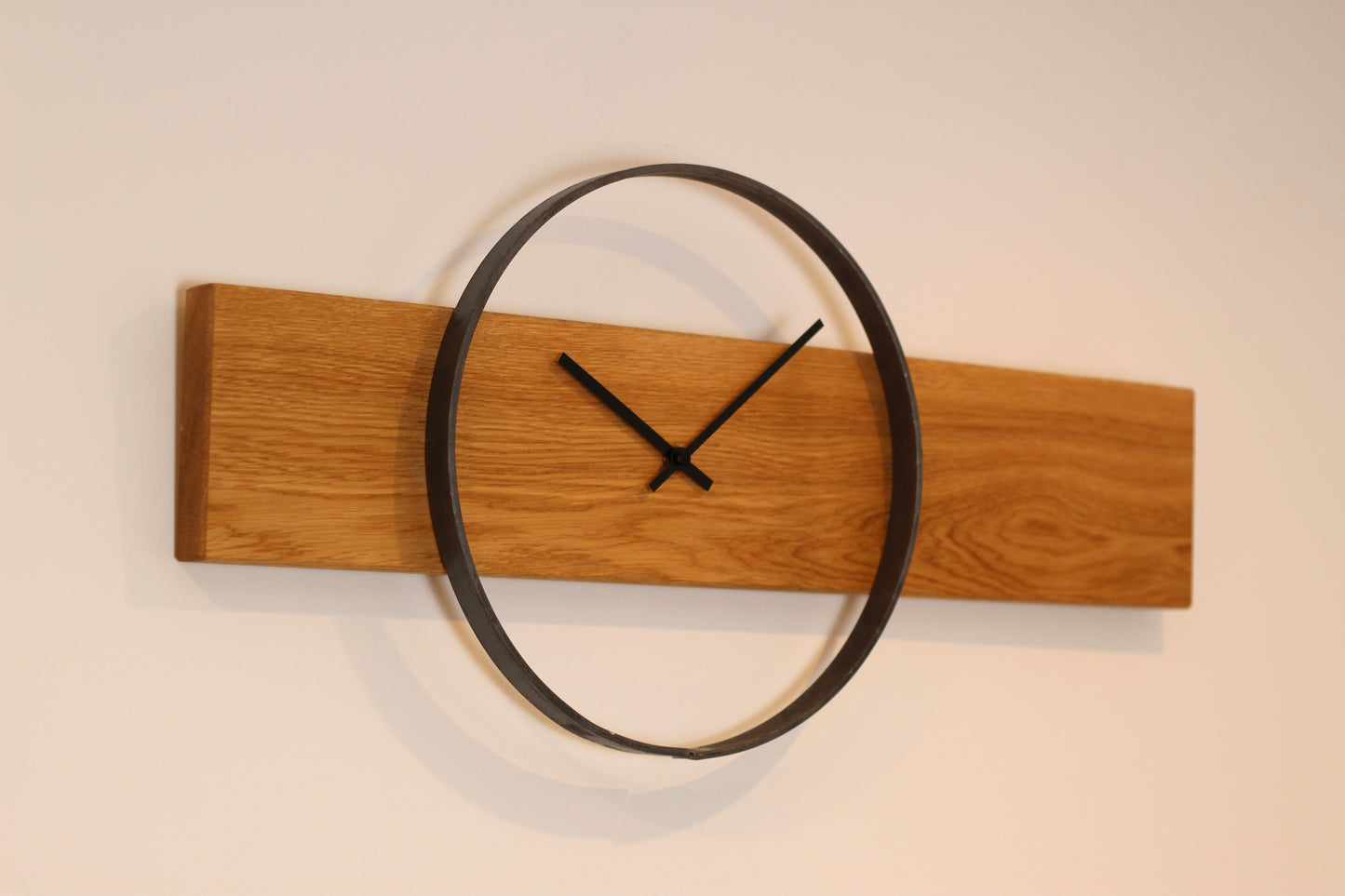Wanduhr aus Holz