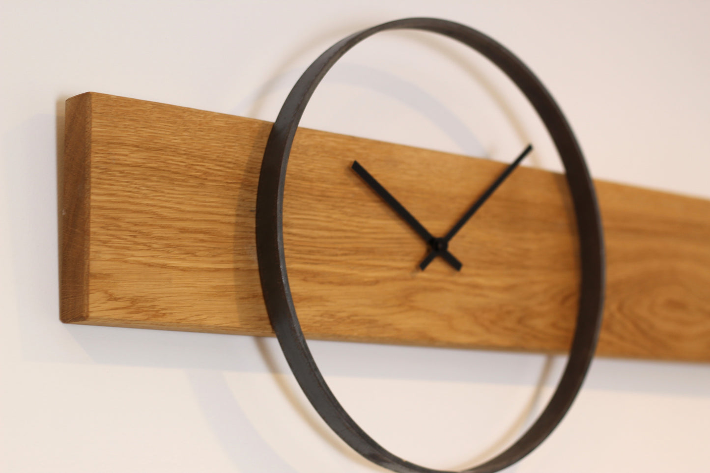 Wanduhr aus Holz