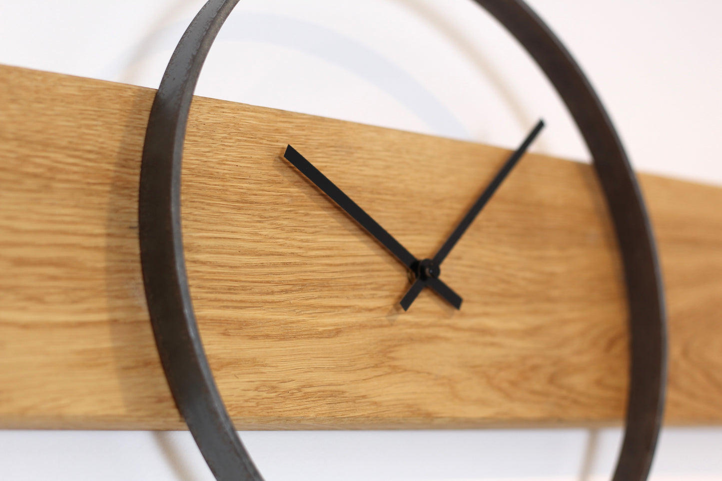 Wanduhr aus Holz