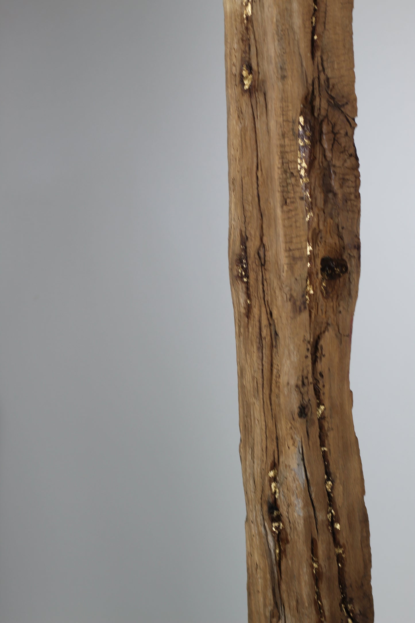 Eichenbalken Skulptur vergoldet