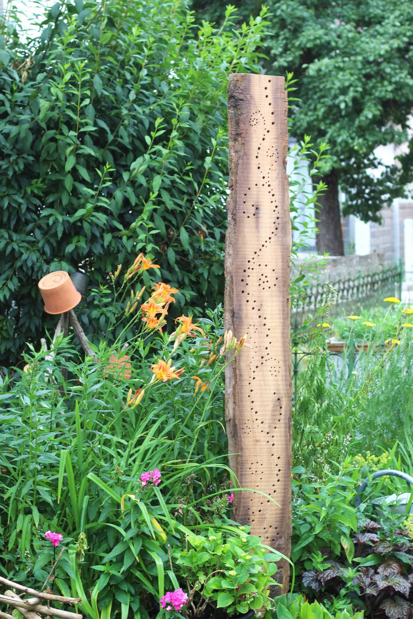 Insektenhotel, Nisthilfe, Gartenkunst