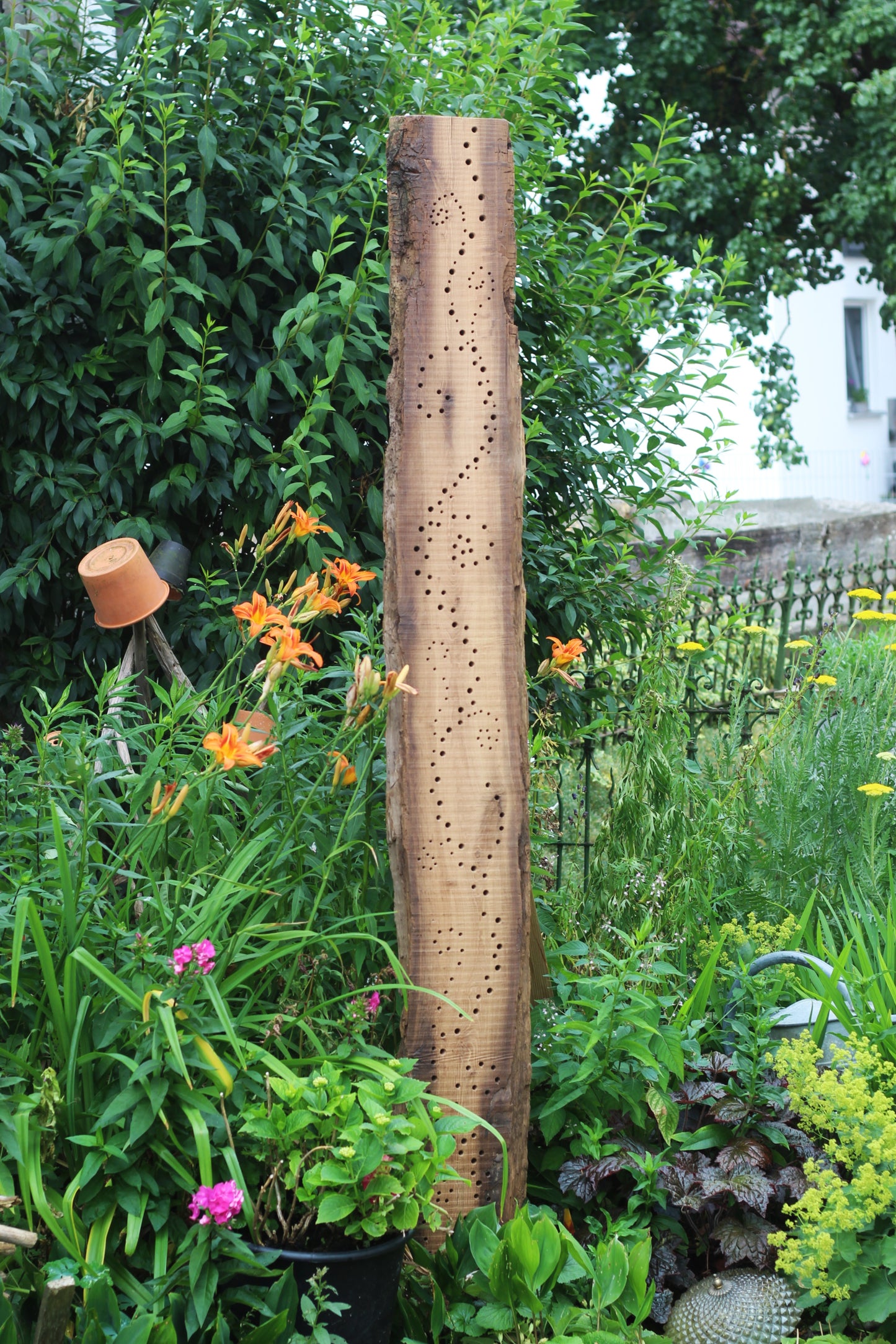 Insektenhotel, Nisthilfe, Gartenkunst