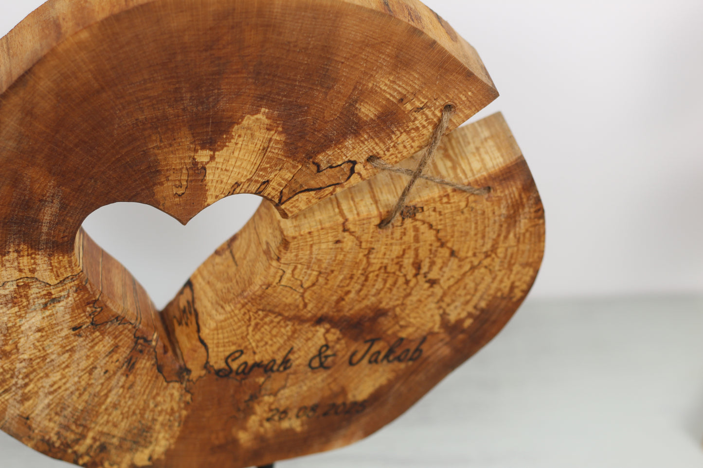 Personalisierte Baumscheibe auf Ständer Hochzeitsgeschenk, personalisiertes Geschenk, Jahrestag