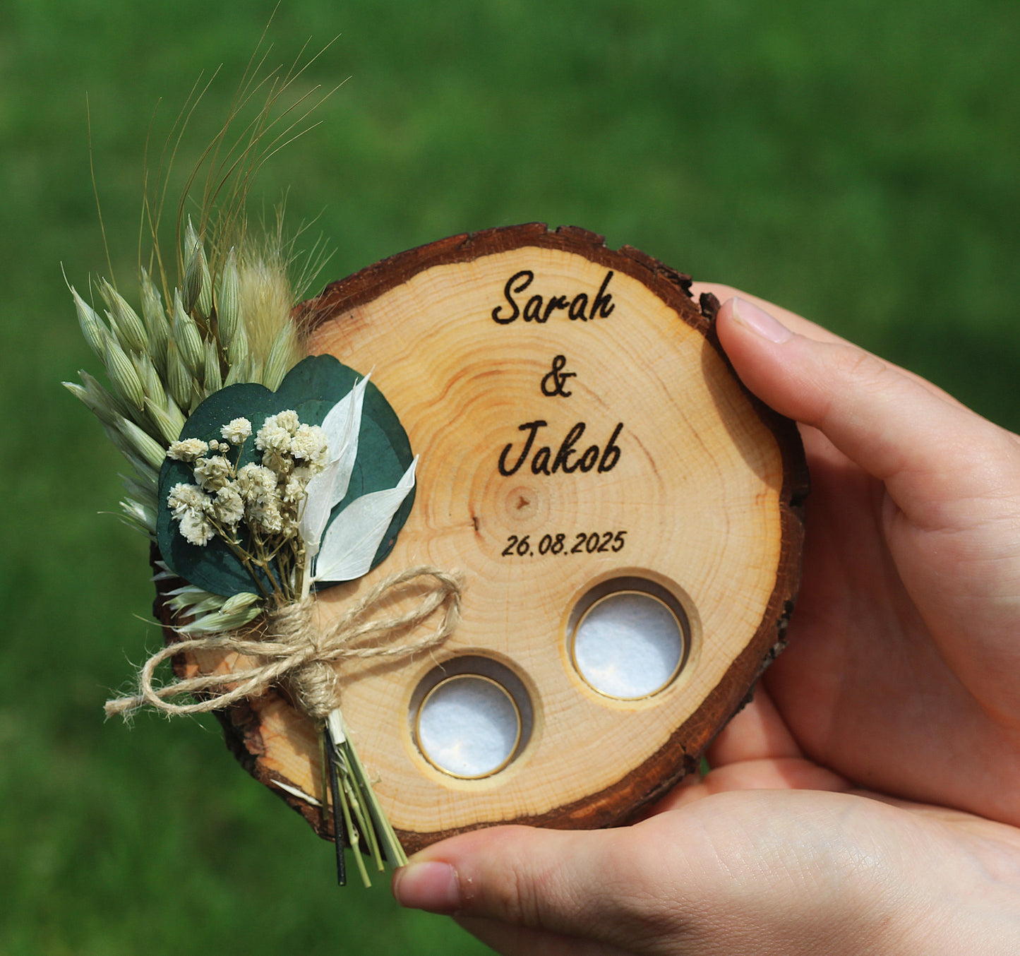 Personalisiertes Ringkissen aus Holz, Ringbrett