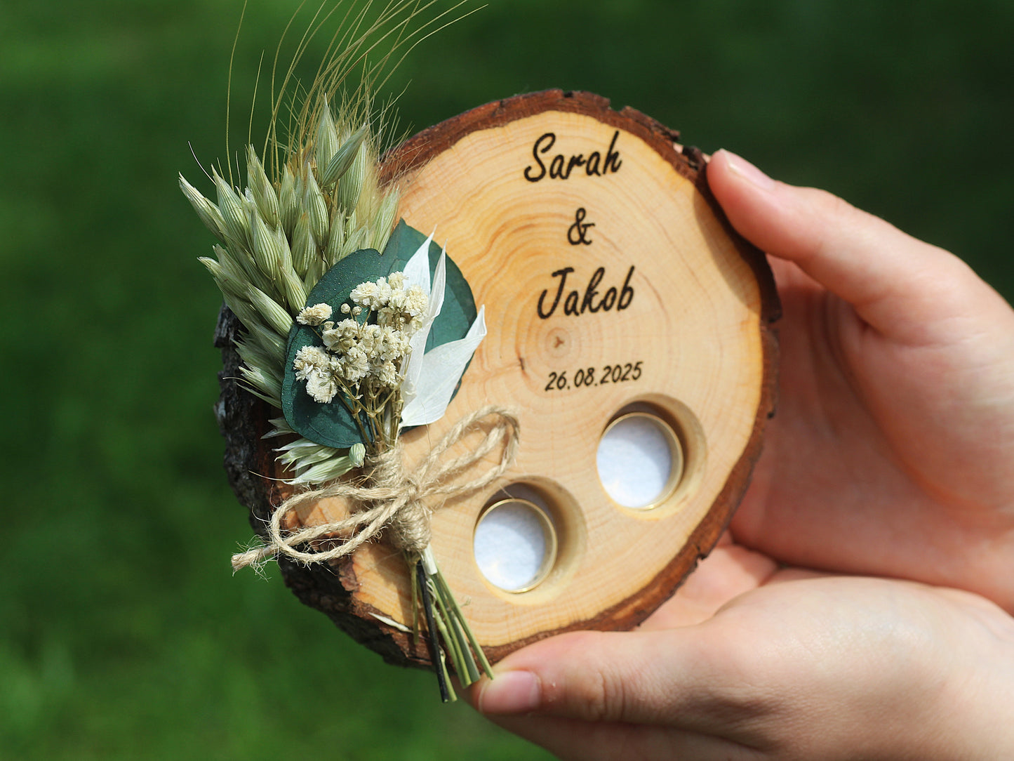 Personalisiertes Ringkissen aus Holz, Ringbrett
