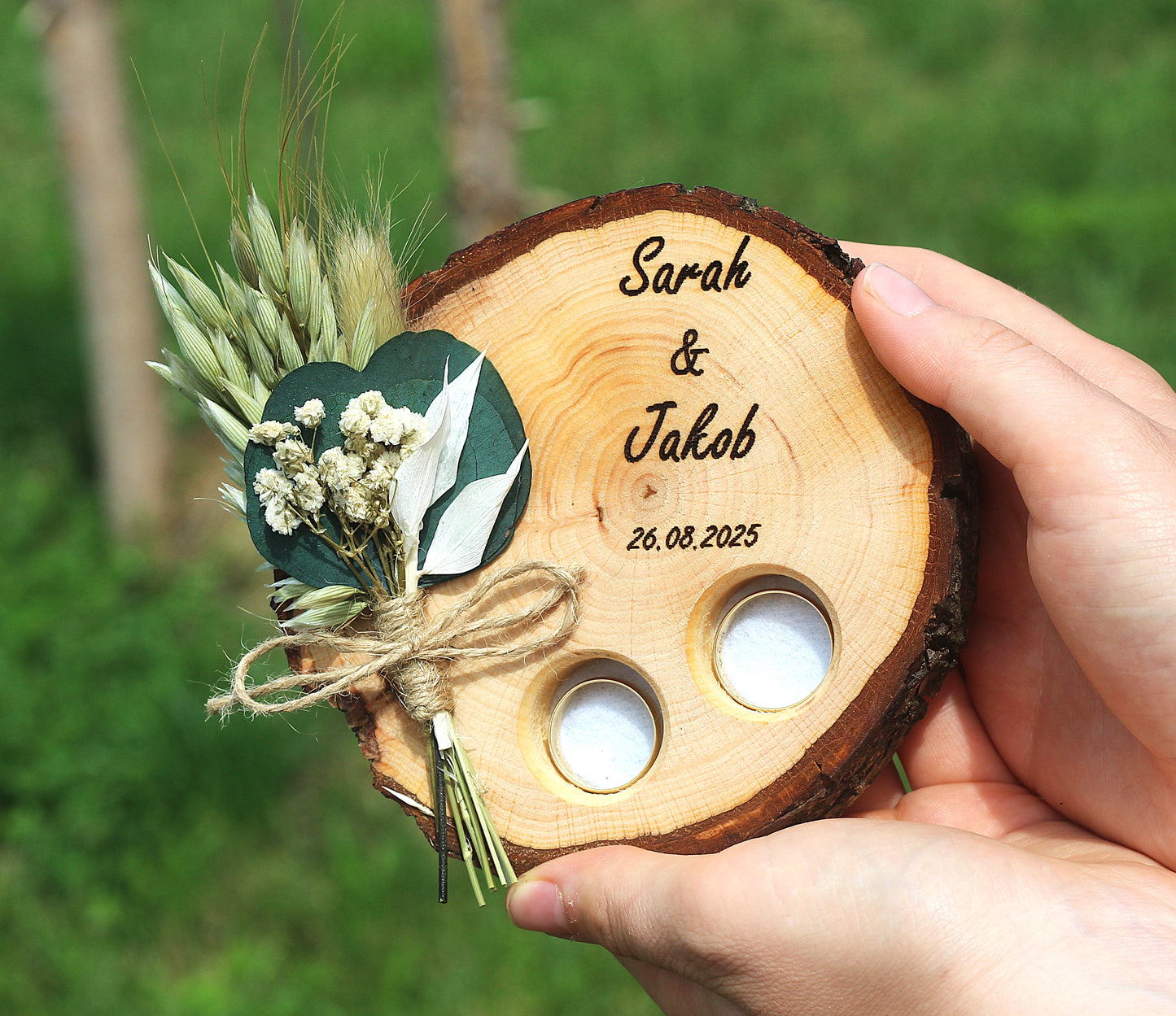 Personalisiertes Ringkissen aus Holz, Ringbrett