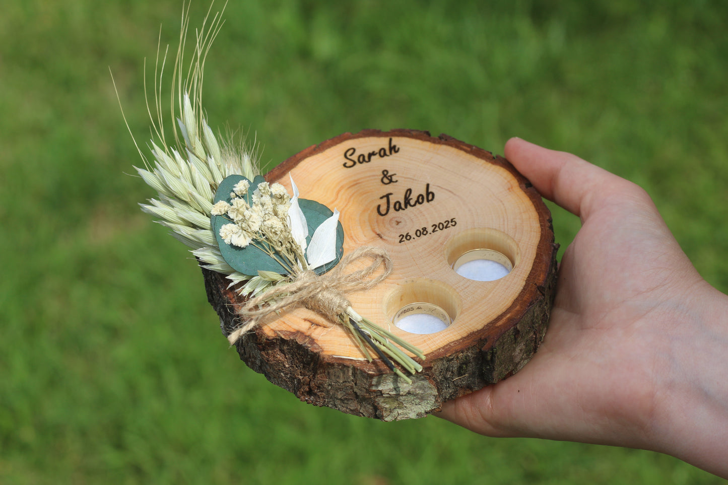 Personalisiertes Ringkissen aus Holz, Ringbrett