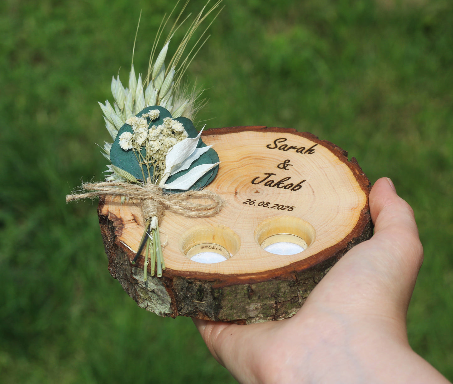 Personalisiertes Ringkissen aus Holz, Ringbrett