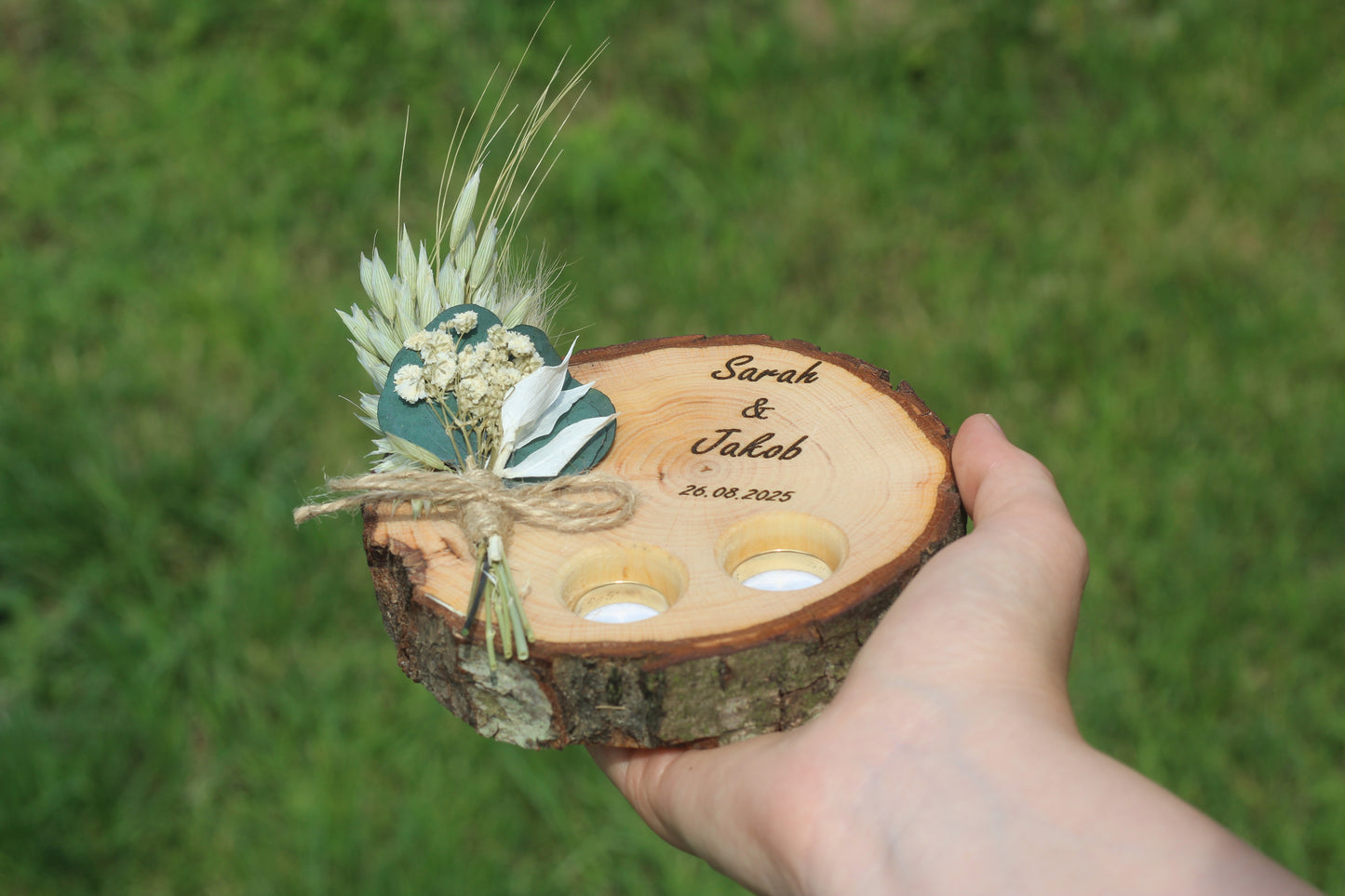 Personalisiertes Ringkissen aus Holz, Ringbrett