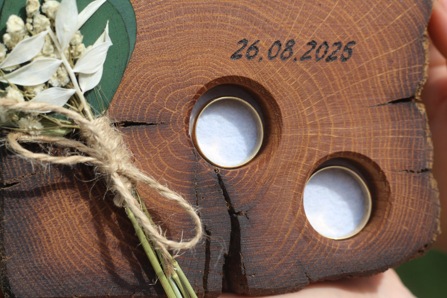 Personalisiertes Ringkissen aus Holz, Ringbrett