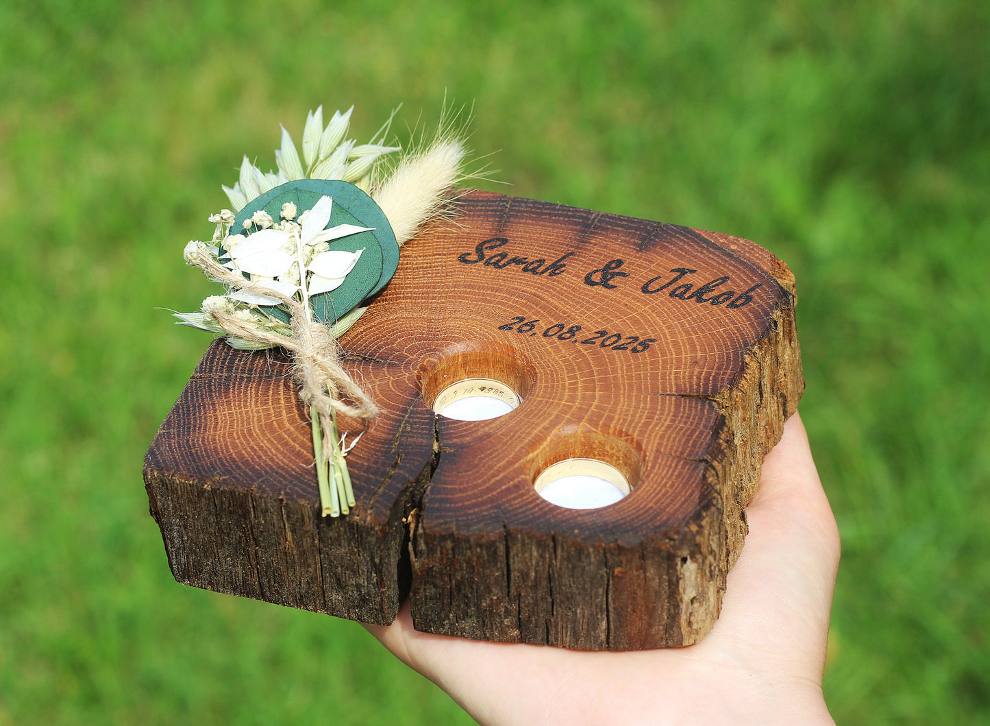 Personalisiertes Ringkissen aus Holz, Ringbrett