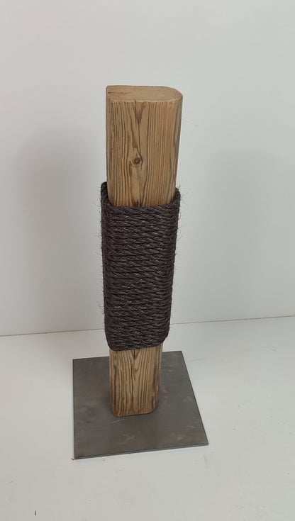 Kratzsäule, Kratzbaum aus Altholz