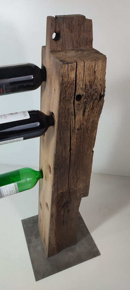 Weinständer aus altem Fachwerk Balken