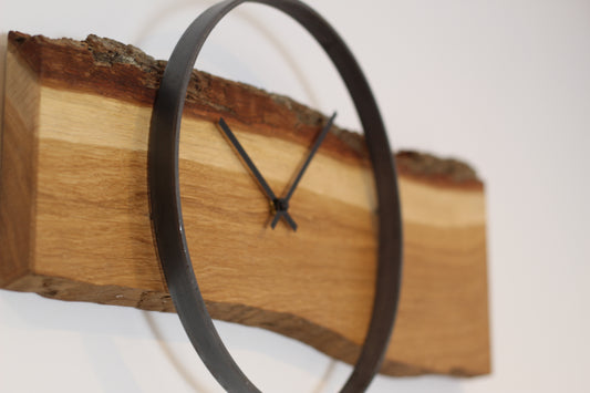 Wanduhr aus Holz