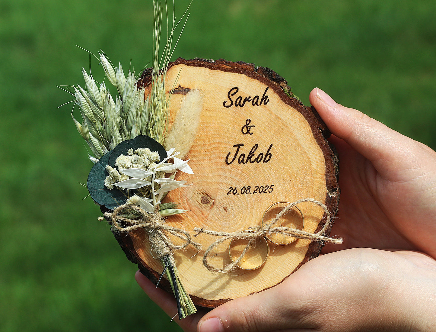 Personalisiertes Ringkissen aus Holz, Ringbrett