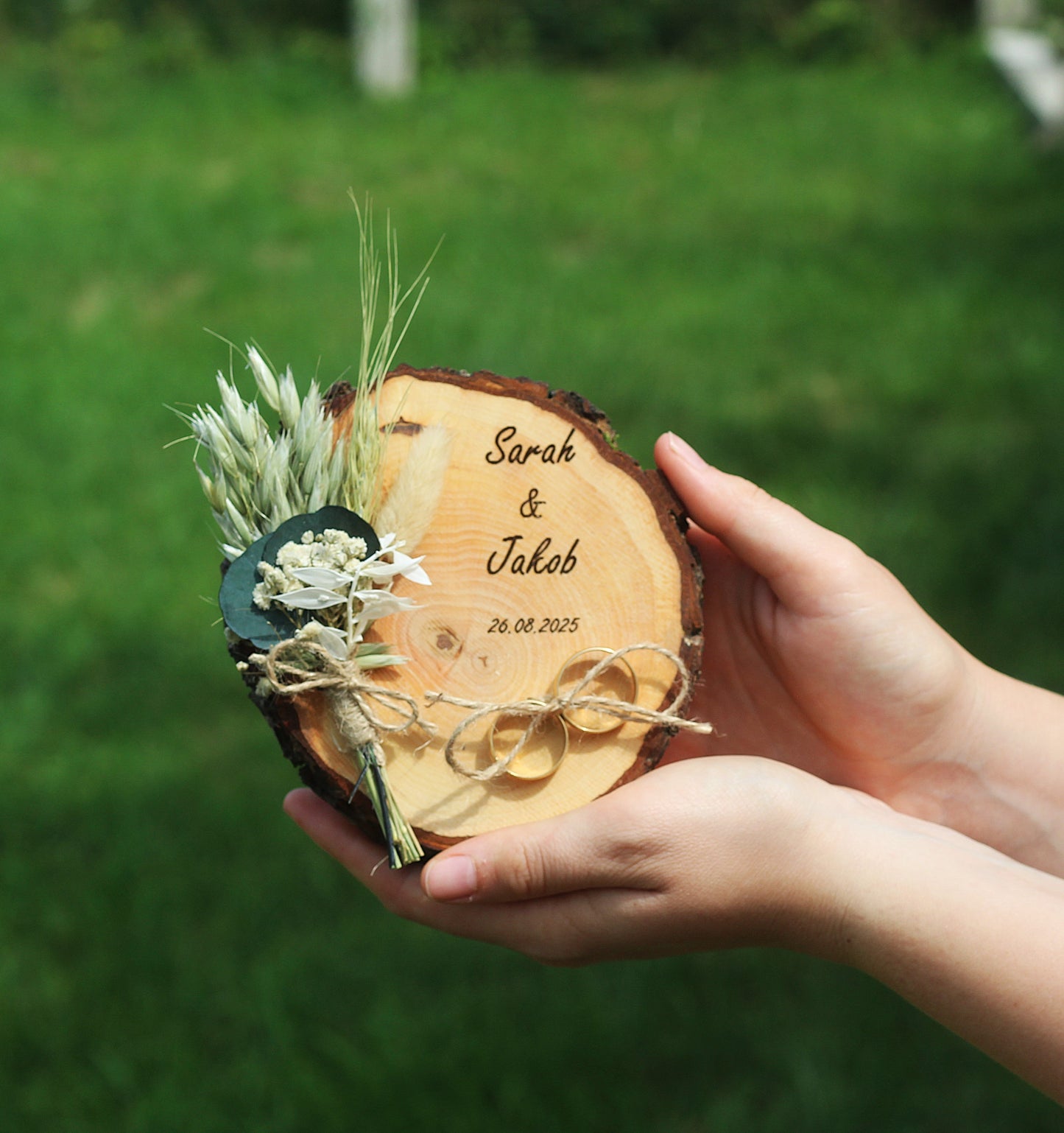 Personalisiertes Ringkissen aus Holz, Ringbrett