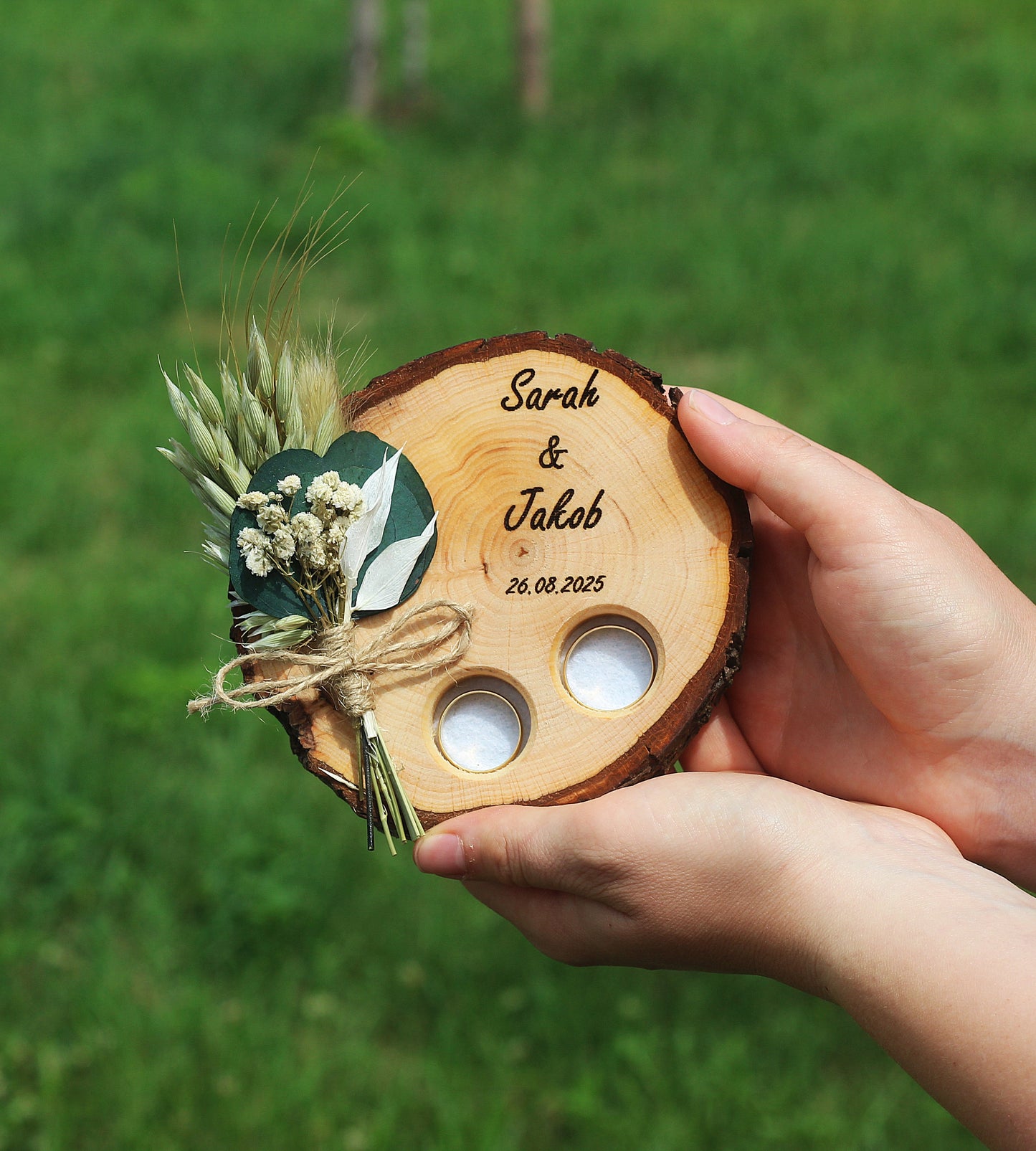 Personalisiertes Ringkissen aus Holz, Ringbrett