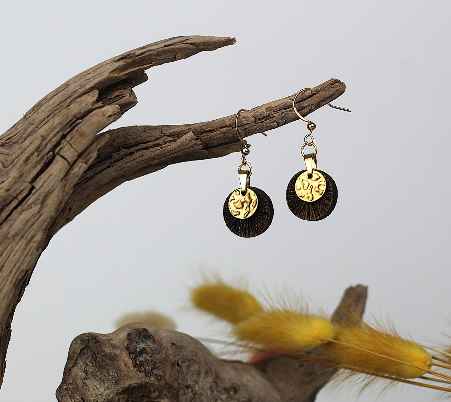 Holzohrringe Eichenholz und Gold strukturiert