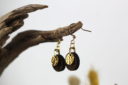 Holzohrringe Eichenholz und Gold strukturiert